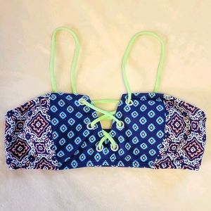NWOT Roxy Patterned bikini Top